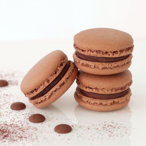 Macarons cu cacao si ciocolata