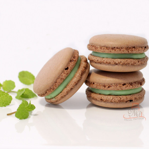 Macarons cu cacao si menta